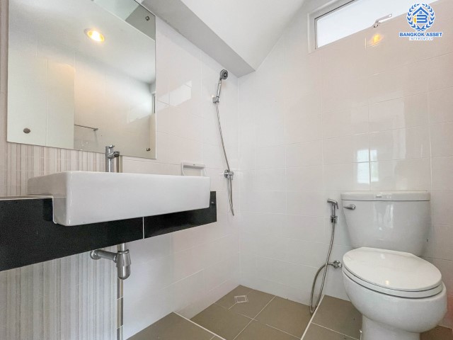 *****บ้านเดี่ยวมือสองย่านปทุมธานี ม.อินนิซิโอ2 รังสิต-คลอง3 เนื้อที่กว้างขวางถึง 50 ตร.ว. ฟังก์ชัน 3 ห้องนอน 2 ห้องน้ำ 1 ที่จอดรถ พร้อมเข้าอยู่ บนทำเลแห่งการเดินทาง ใกล้ฟิวเจอร์พาร์ค รังสิต และทางด่วน "มอเตอร์เวย์ คลอง 5" จองด่วน!